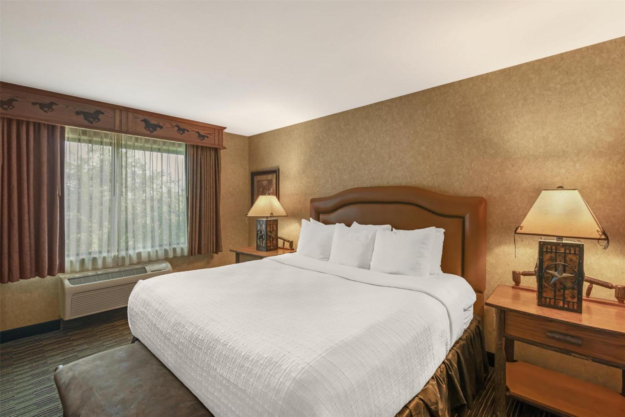 King Suite with Spa Bath - Non-Smoking