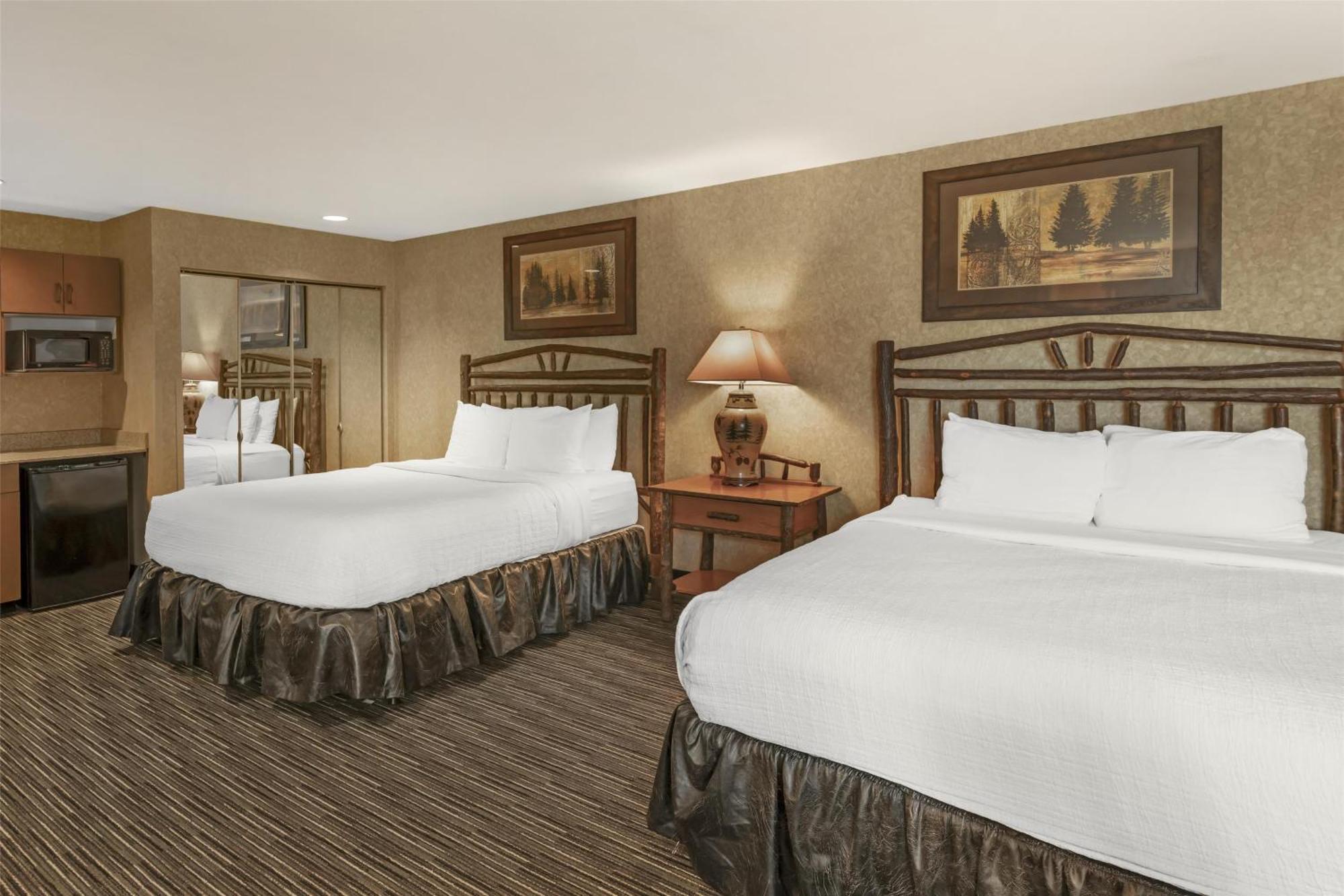 Queen Suite with Two Queen Beds - Non-Smoking